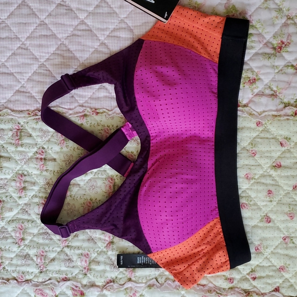 NWT Victoria's secret Victoria Sports bra lightweight breathable wireless 32A